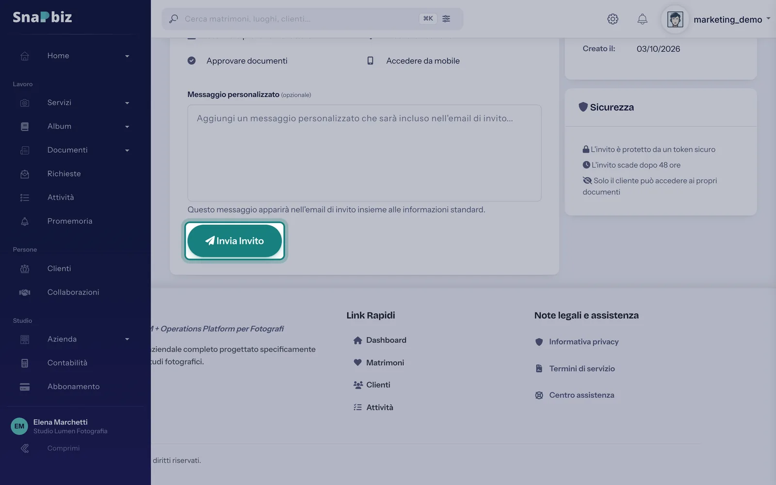 Passo 3: Controlla l'email del cliente nel riquadro a destra: l'invito parte a quell'indirizzo. Poi premi **Invia Invito**.